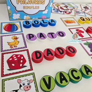 Formando palavras simples com tampinhas