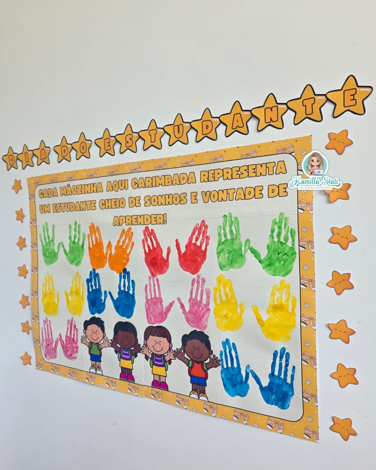 Mural das mãozinhas dia do estudante - Oficina de Materiais Pedagógicos