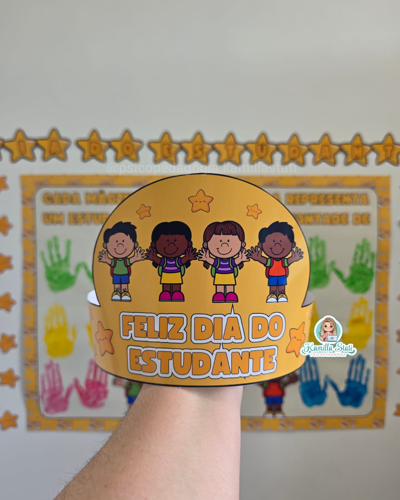 Mural das mãozinhas dia do estudante - Oficina de Materiais Pedagógicos