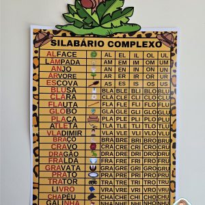 Silabário complexo de parede
